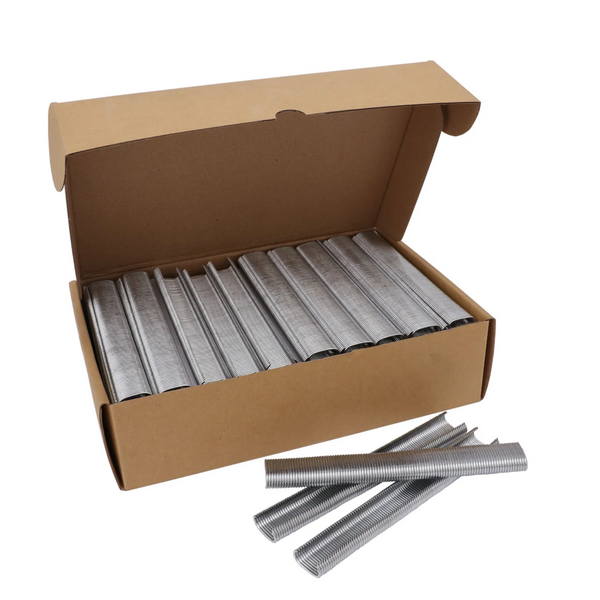 Box of 10,000 C24 stainless fencing clips with strips of rings